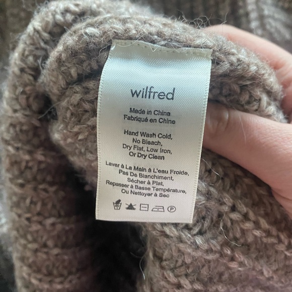 Aritzia V-neck knit sweater - Picture 4 of 8